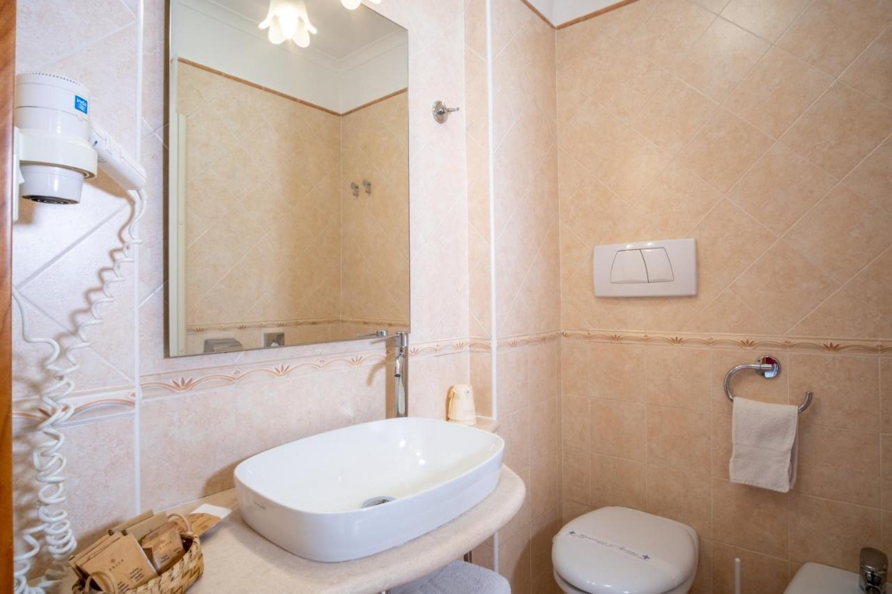 Hotel Savoia Sorrento Bagian luar foto