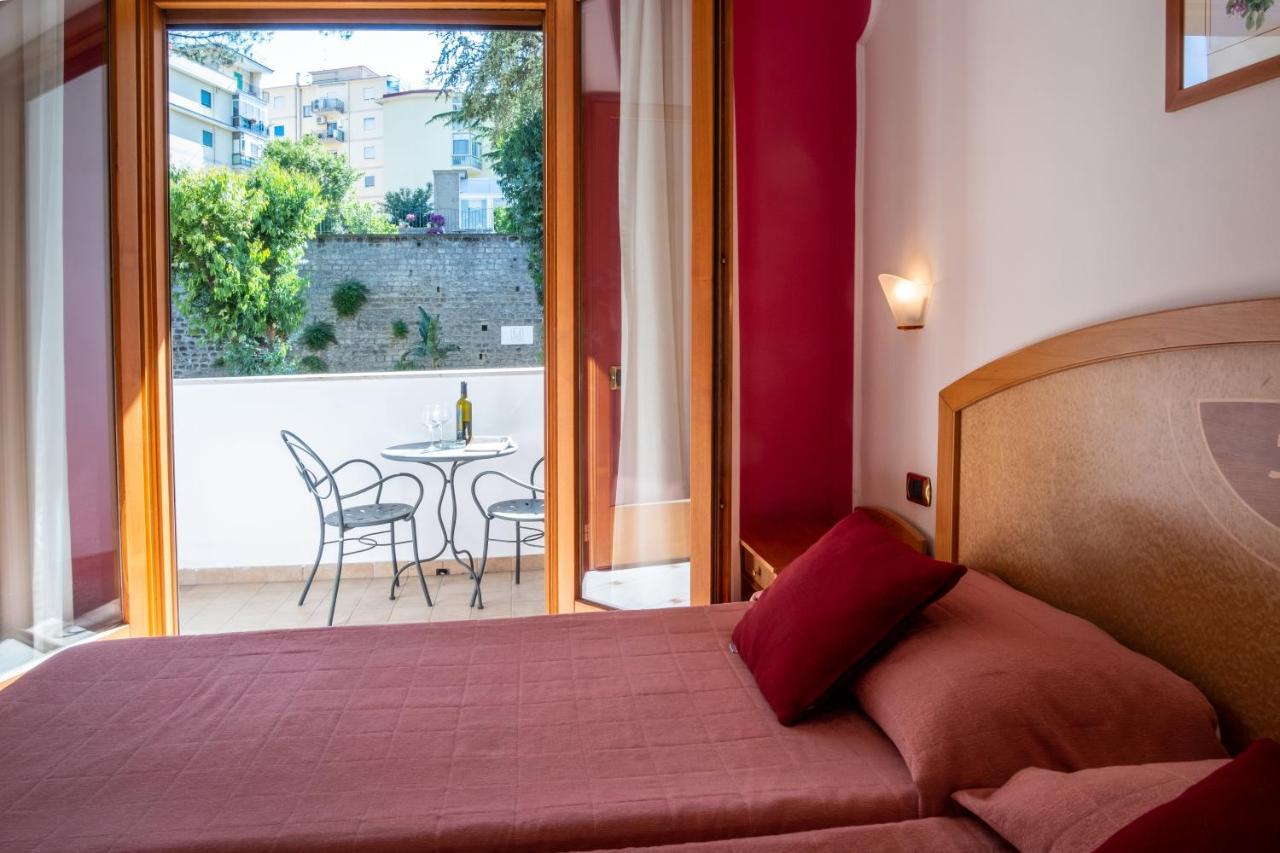 Hotel Savoia Sorrento Bagian luar foto